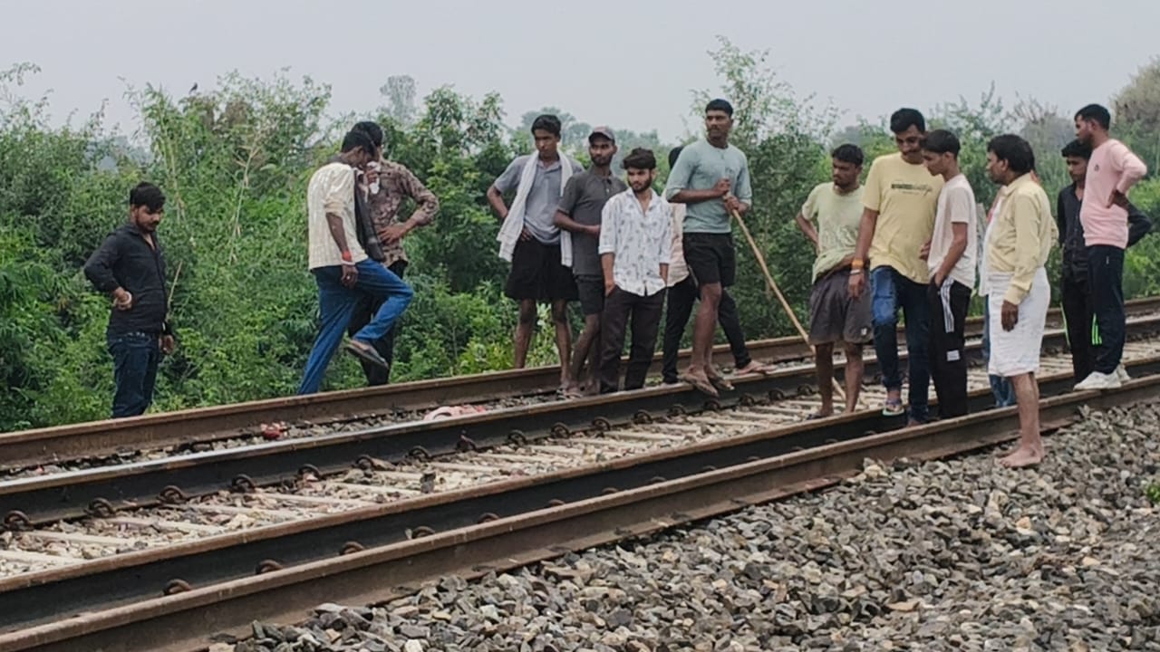 ट्रेन की चपेट में आने से एक युवक की मौत