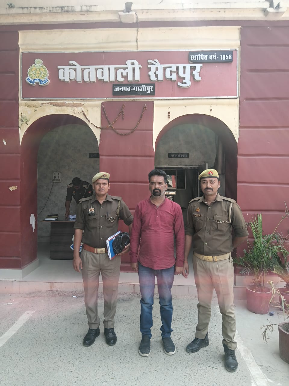 नौकरी दिलाने के नाम पर ठगी करने वाले शातिर अंतर्जनपदीय ठग गिरफ्तार 