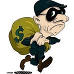 चोरों के घर में घुसने से मचा हड़कंप मुहल्ले वालों की घेराबंदी से एक धराया चार भागे