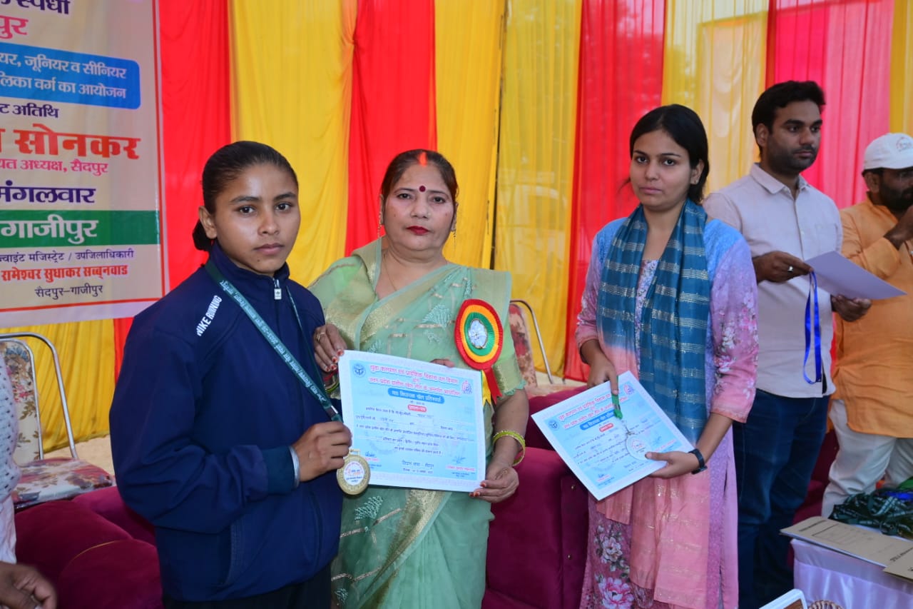 दो दिवसीय विधायक/सांसद खेल प्रतियोगिता का समापन नगर पंचायत अध्यक्ष सुशीला सोनकर ने किया