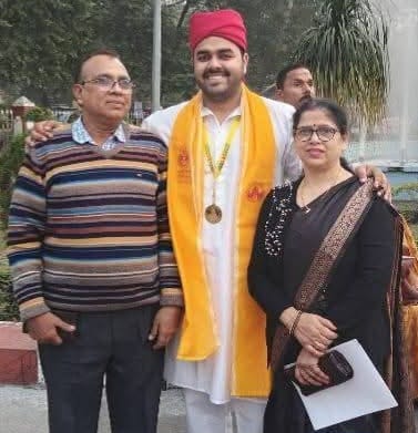 डा० हर्षवर्धन बर्नवाल ने जनरल सर्जरी में काशी हिन्दू विश्वविद्यालय में प्रथम स्थान प्राप्त कर देवकली  गाजीपुर नाम गौरवान्वित किया