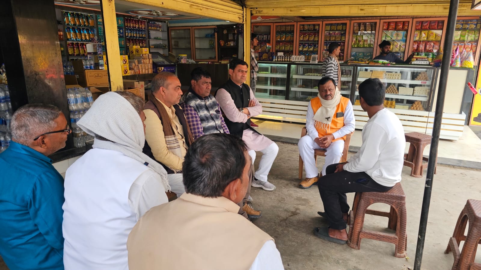  कुशवाहा महासभा गाजीपुर और समाजवादी पार्टी के एक प्रतिनिधिमंडल ने पीड़ित परिवार से मुलाकात 